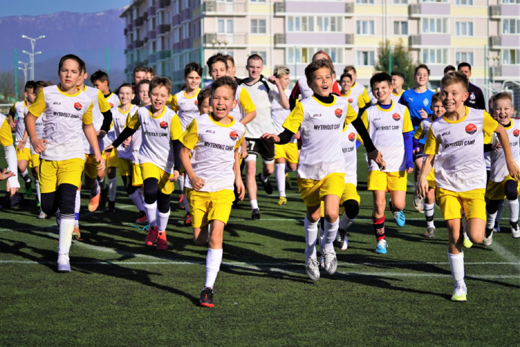3 лучших футбольных лагеря в Сочи для детей: зима 2023-2024